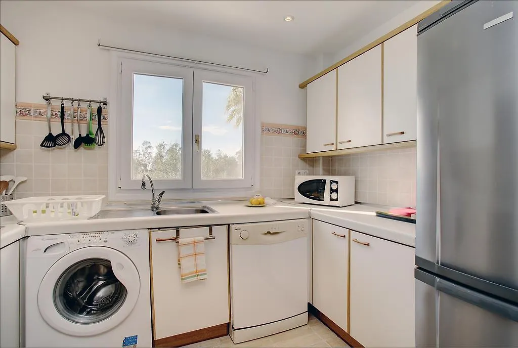 Sunny Golf Apartment Estepona